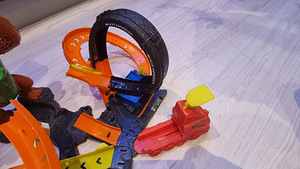 Hot Wheels City Gorilla Slam GTT94 (5 foto / 9)