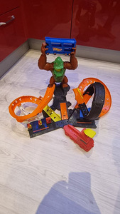 Hot Wheels City Gorilla Slam GTT94 (8 foto / 9)