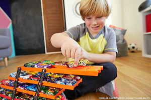 Hot Wheels Mega Hauler с хранилищем для 50+ серьезных игрушек Hot Wheels (1 фото из 9)