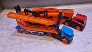 Hot Wheels Mega Hauler с хранилищем для 50+ серьезных игрушек Hot Wheels (2 фото из 9)