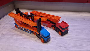 Hot Wheels Mega Hauler с хранилищем для 50+ серьезных игрушек Hot Wheels (3 фото из 9)