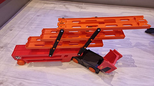 Hot Wheels Mega Hauler с хранилищем для 50+ серьезных игрушек Hot Wheels (6 фото из 9)