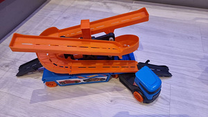 Hot Wheels Mega Hauler с хранилищем для 50+ серьезных игрушек Hot Wheels (9 фото из 9)