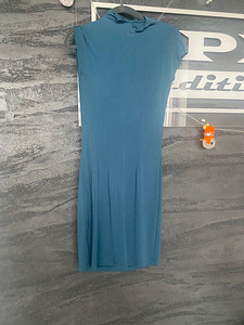 Зеленое платье Guess из эластичной ткани (2 фото из 3)