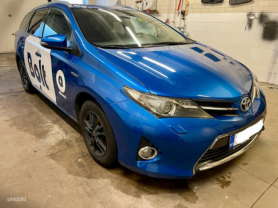 Прокат автомобилей Toyota Auris Hybrid/LPG каско