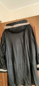 KAPUUTSIGA NAHAST MANTEL (2 foto / 7)
