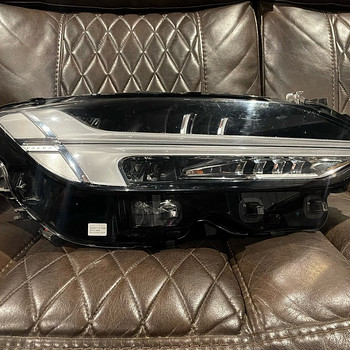 VOLVO S90/V90 Передняя правая фара