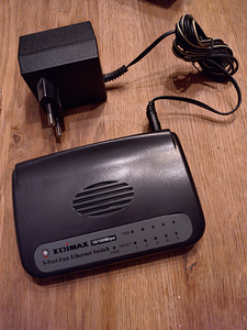 Ruuter switch ethernet, 5 porti 10/100 Edimax (1 foto / 3)