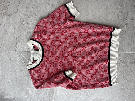 Gucci свитер.