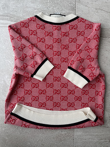 Gucci свитер. (4 фото из 4)