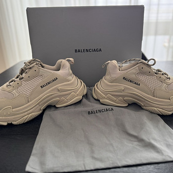 Balenciaga Triple S jalatsid