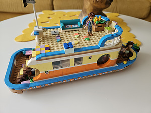 Лодка-домик на канале Lego Friends (2 фото из 3)