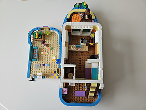 Лодка-домик на канале Lego Friends (3 фото из 3)