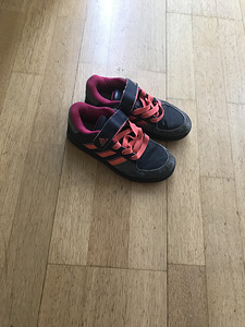 Tossud ADIDAS, suurus 33. (1 foto / 2)