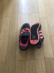 Tossud ADIDAS, suurus 33. (2 foto / 2)