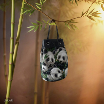 Helmestega panda käekott.