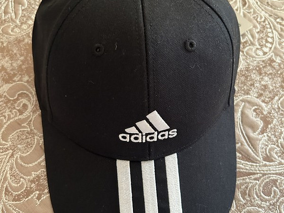 Кепка Adidas без размера.