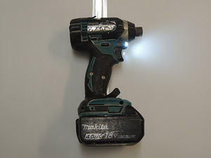 Ударная акудрель Makita DTD152 + аку 4.0 Ач (4 фото из 5)