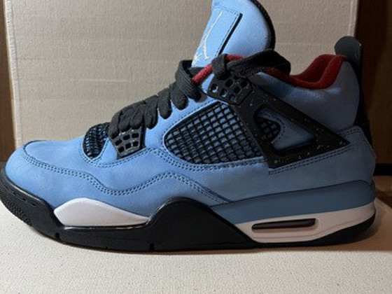 Air Jordan 4 travis scott в отличном состоянии