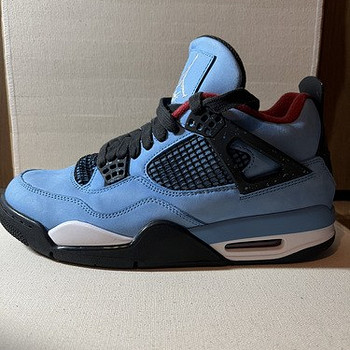 Air Jordan 4 travis scott в отличном состоянии