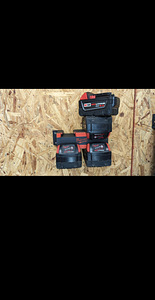 Держатель аккумулятора Milwaukee M18 (2 фото из 10)