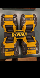 Держатель аккумулятора Milwaukee M18 (7 фото из 10)