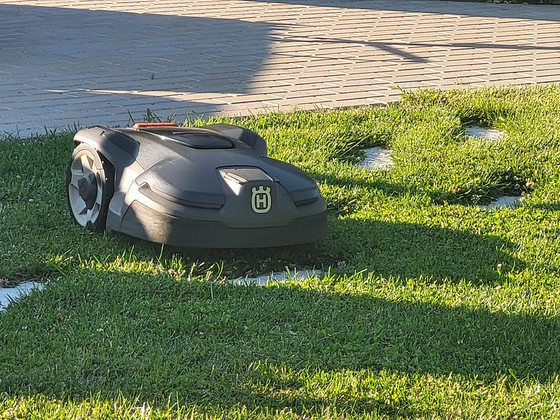 Продам газонокосилку-робот Husqvarna Automower 415X.