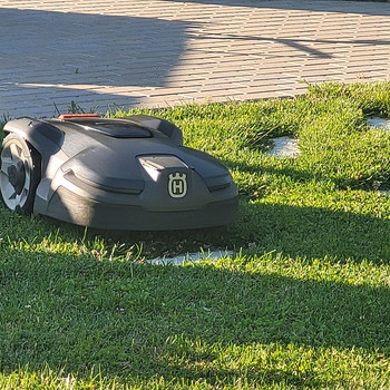 Müüa Husqvarna Automower 415X robotniiduk.