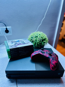 Xbox One S 1TB (2 foto / 3)