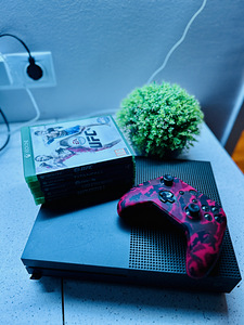 Xbox One S 1TB (3 foto / 3)