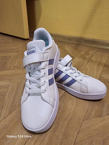 Кроссовки Adidas (2 фото из 3)