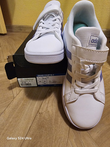 Кроссовки Adidas (3 фото из 3)
