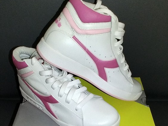 Новые кроссовки Diadora
