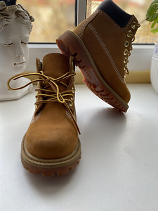 Кожаные ботинки Timberland для мальчиков или девочек - размер 26,5 (2 фото из 3)