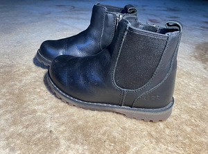 Полусапоги UGG из натуральной кожи для мальчиков и девочек (3 фото из 5)