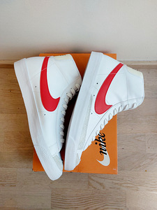 Uued Kõrged Tossud NIKE (EU 45) (2 foto / 5)