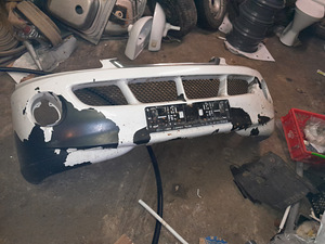 Hyundai H1 esistange (1 foto / 3)