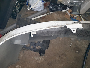 Hyundai H1 esistange (2 foto / 3)