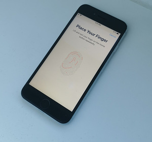 iPhone 8 (1 foto / 2)