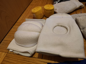 Säärekaitsed, küünarnukid, põlvekaitsmed, käpad, sidemed (6 foto / 8)