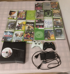 Xbox360,kaks pulti, ühendus kaabel,23 mängu (1 foto / 1)