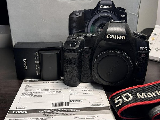 Фотокамера Canon 5D Mark II