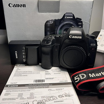 Фотокамера Canon 5D Mark II