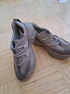 Женские кросовки (2 фото из 5)