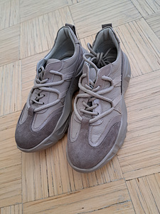 Женские кросовки (3 фото из 5)