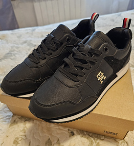 Tossud Tommy Hilfiger 40 (2 foto / 3)