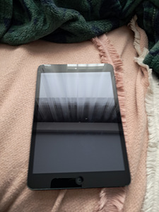 iPad (2 foto / 2)