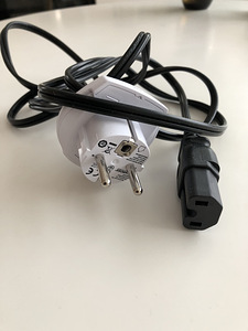 Ameerika pistikupesa adapter Euroopa pistikupesale (1 foto / 2)