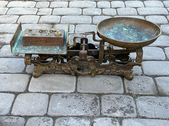 Весы старинные