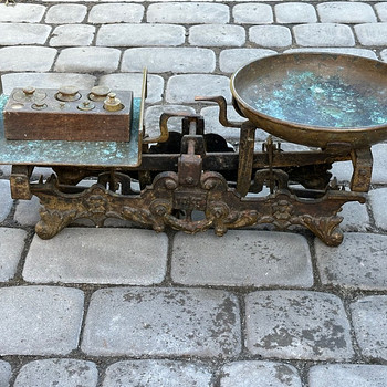 Весы старинные